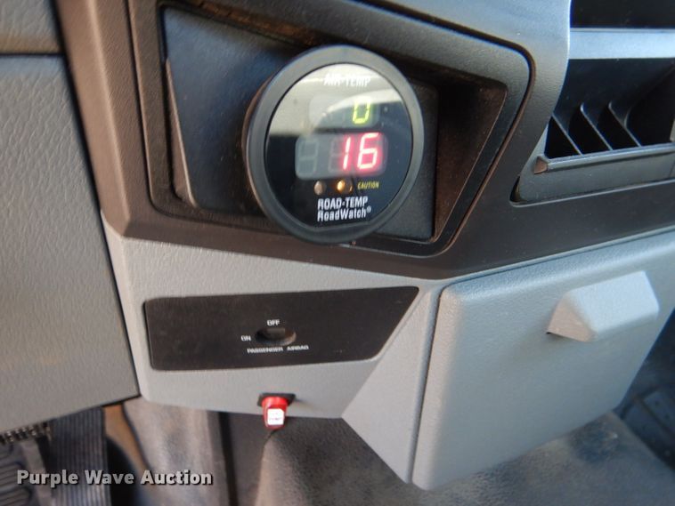 image for item IE9678 2011 Ford F250 Super Duty XL  utility bed pickup truck