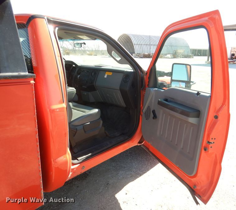 image for item IE9678 2011 Ford F250 Super Duty XL  utility bed pickup truck