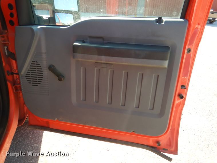 image for item IE9678 2011 Ford F250 Super Duty XL  utility bed pickup truck