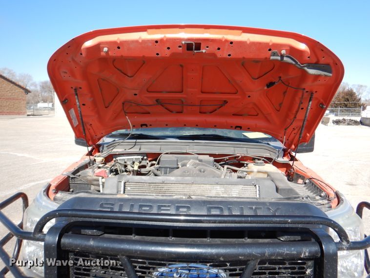 image for item IE9678 2011 Ford F250 Super Duty XL  utility bed pickup truck