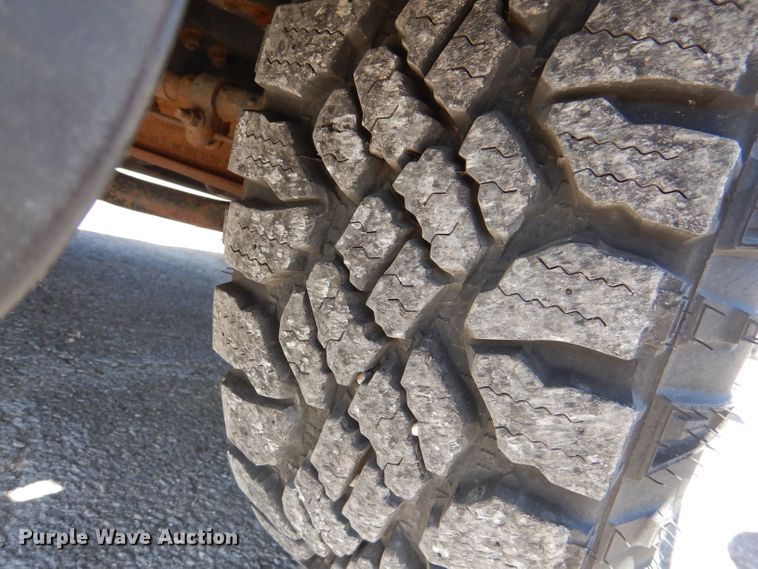 image for item IE9678 2011 Ford F250 Super Duty XL  utility bed pickup truck