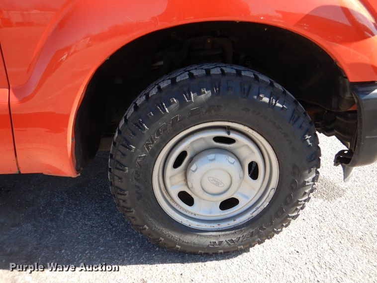 image for item IE9678 2011 Ford F250 Super Duty XL  utility bed pickup truck