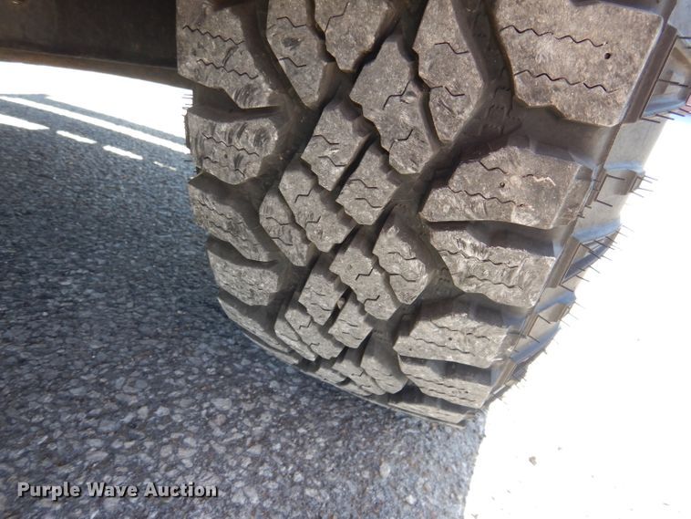 image for item IE9678 2011 Ford F250 Super Duty XL  utility bed pickup truck