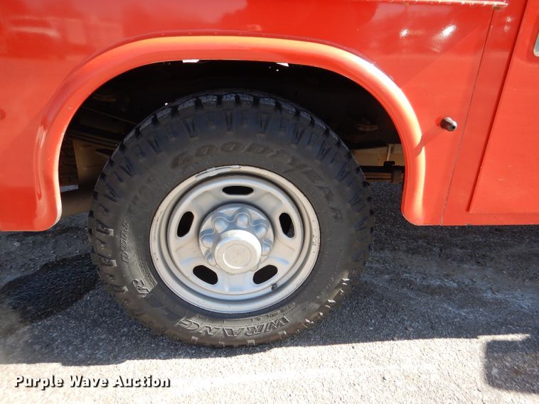 image for item IE9678 2011 Ford F250 Super Duty XL  utility bed pickup truck