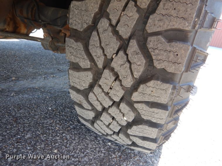 image for item IE9678 2011 Ford F250 Super Duty XL  utility bed pickup truck