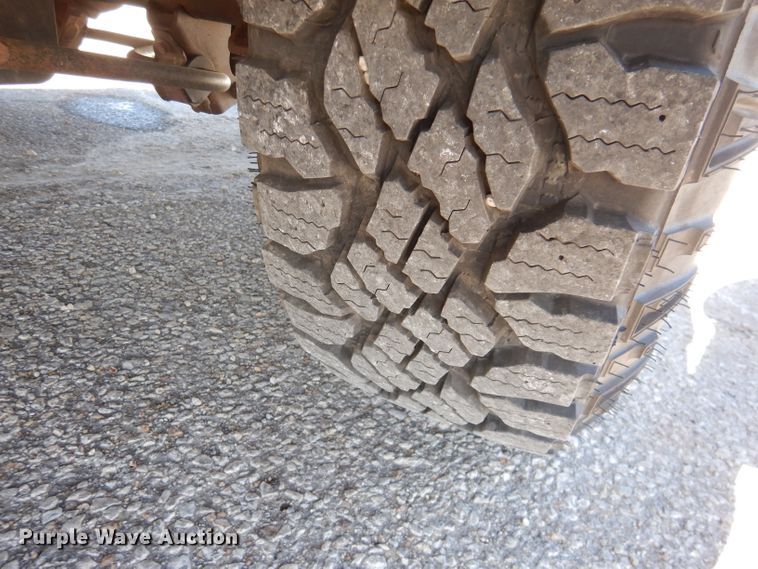 image for item IE9678 2011 Ford F250 Super Duty XL  utility bed pickup truck