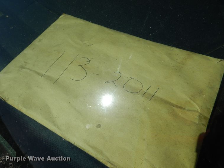 image for item IE9678 2011 Ford F250 Super Duty XL  utility bed pickup truck