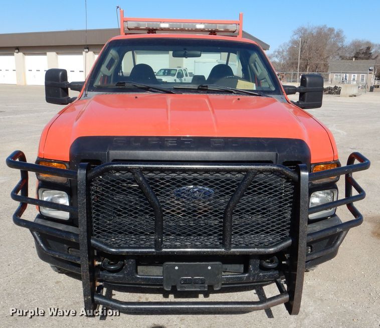 image for item IE9679 2008 Ford F250 Super Duty  utility bed pickup truck