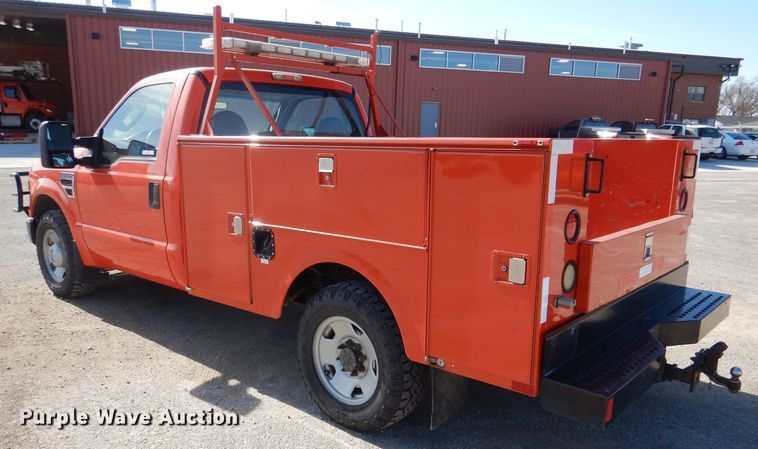 image for item IE9679 2008 Ford F250 Super Duty  utility bed pickup truck