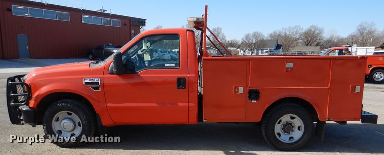 image for item IE9679 2008 Ford F250 Super Duty  utility bed pickup truck