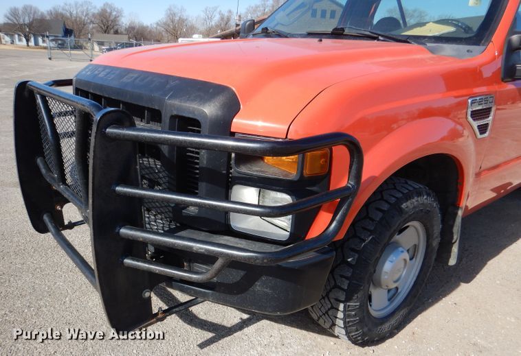 image for item IE9679 2008 Ford F250 Super Duty  utility bed pickup truck