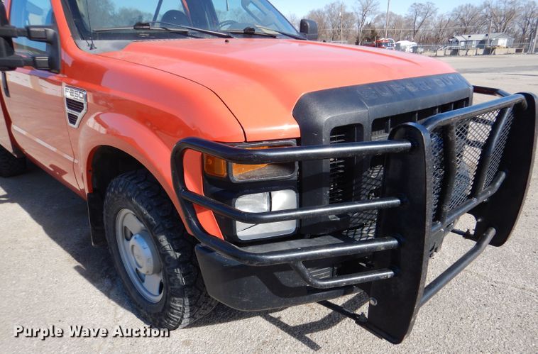 image for item IE9679 2008 Ford F250 Super Duty  utility bed pickup truck