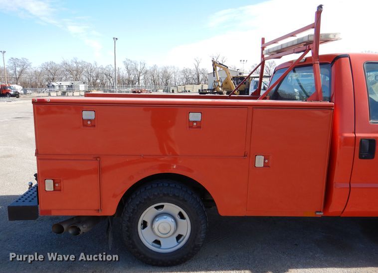 image for item IE9679 2008 Ford F250 Super Duty  utility bed pickup truck