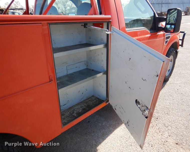 image for item IE9679 2008 Ford F250 Super Duty  utility bed pickup truck
