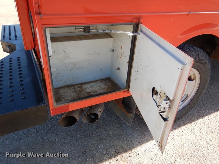 image for item IE9679 2008 Ford F250 Super Duty  utility bed pickup truck