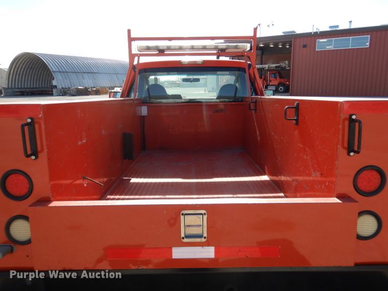 image for item IE9679 2008 Ford F250 Super Duty  utility bed pickup truck