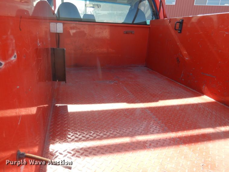 image for item IE9679 2008 Ford F250 Super Duty  utility bed pickup truck