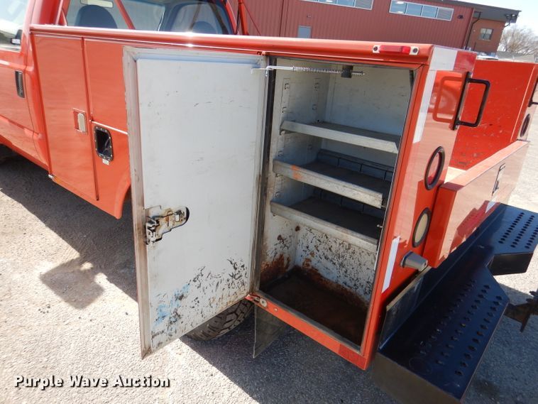 image for item IE9679 2008 Ford F250 Super Duty  utility bed pickup truck