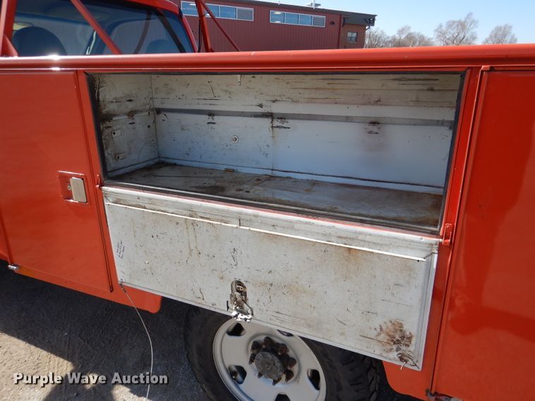 image for item IE9679 2008 Ford F250 Super Duty  utility bed pickup truck