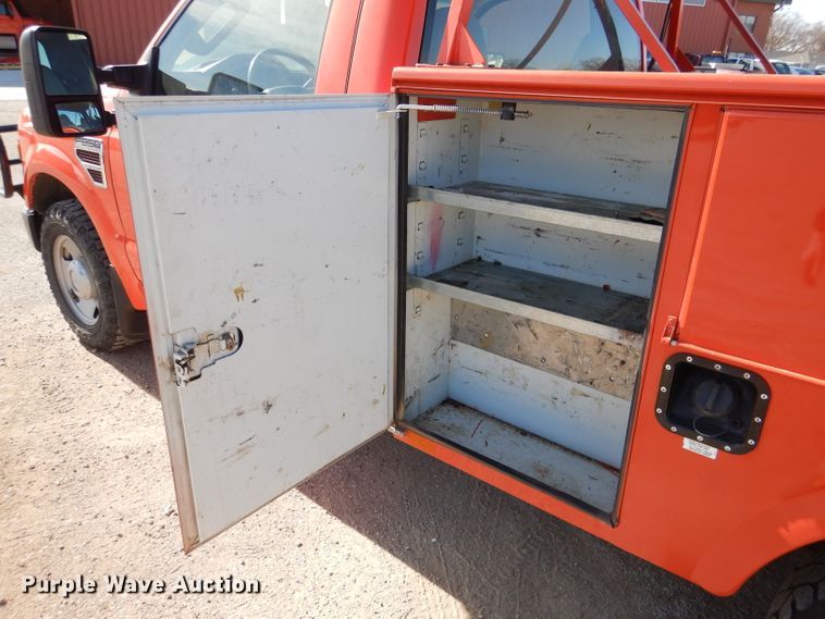 image for item IE9679 2008 Ford F250 Super Duty  utility bed pickup truck