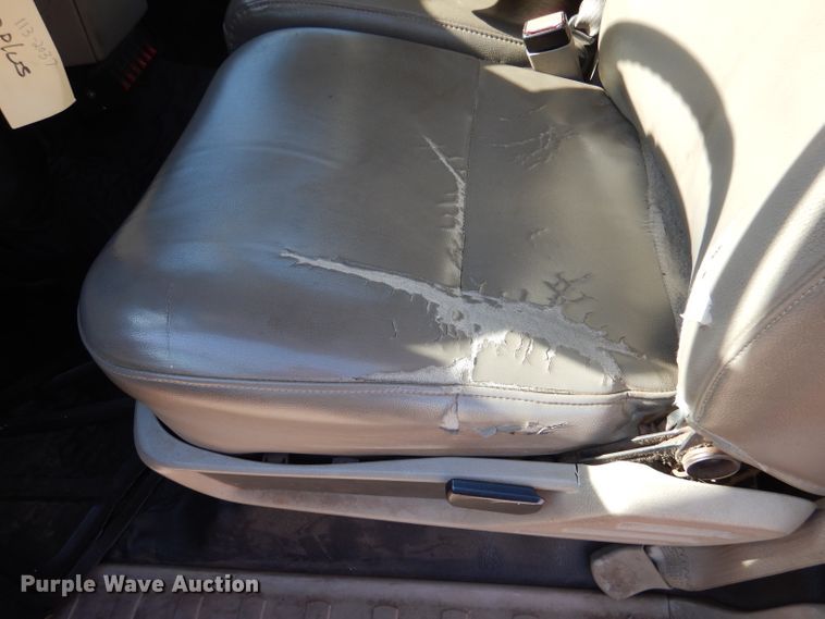 image for item IE9679 2008 Ford F250 Super Duty  utility bed pickup truck