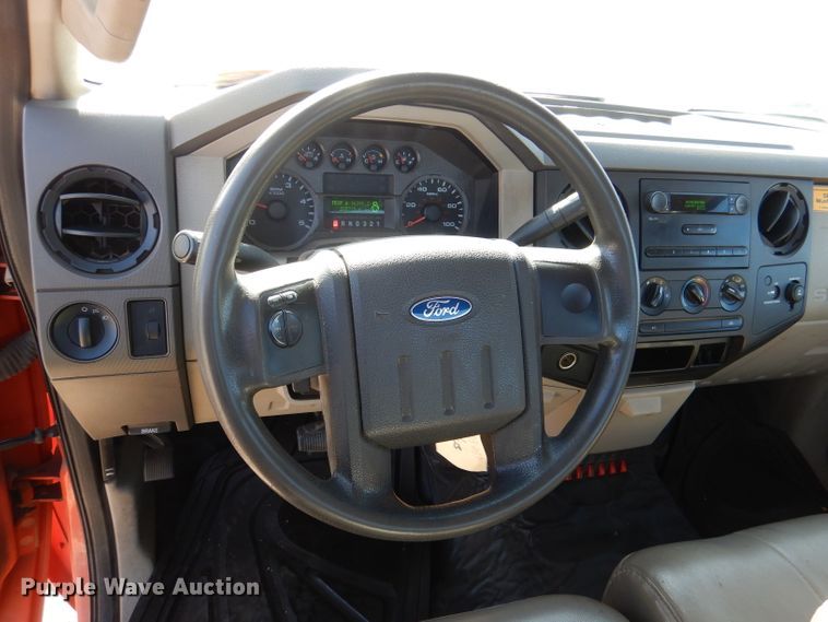 image for item IE9679 2008 Ford F250 Super Duty  utility bed pickup truck