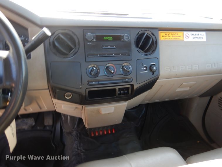 image for item IE9679 2008 Ford F250 Super Duty  utility bed pickup truck