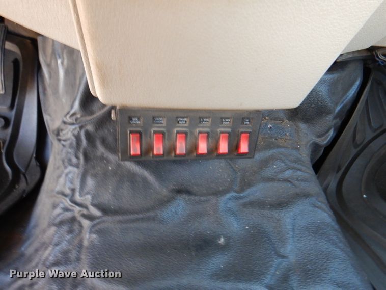 image for item IE9679 2008 Ford F250 Super Duty  utility bed pickup truck