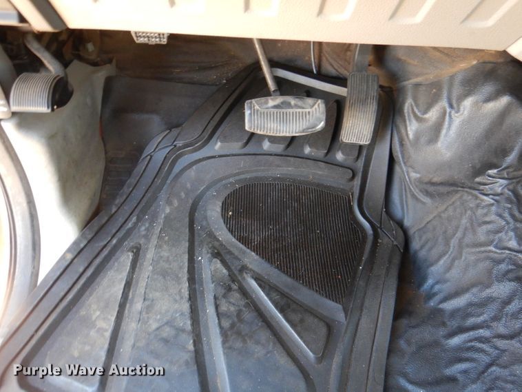 image for item IE9679 2008 Ford F250 Super Duty  utility bed pickup truck