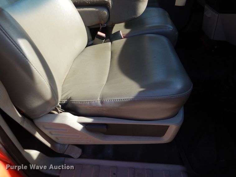 image for item IE9679 2008 Ford F250 Super Duty  utility bed pickup truck