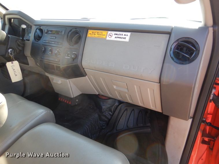 image for item IE9679 2008 Ford F250 Super Duty  utility bed pickup truck
