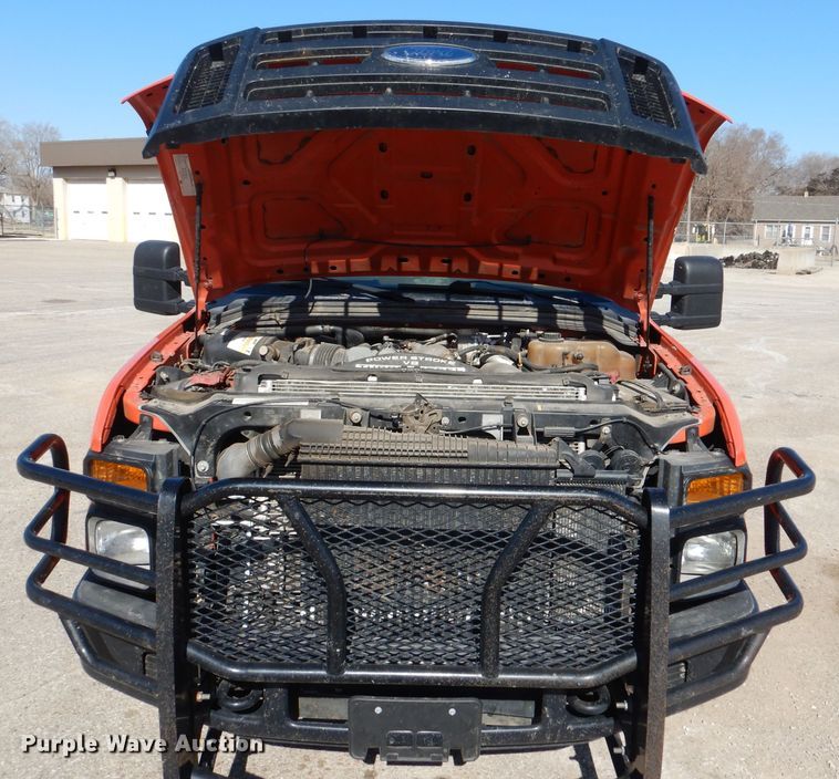 image for item IE9679 2008 Ford F250 Super Duty  utility bed pickup truck