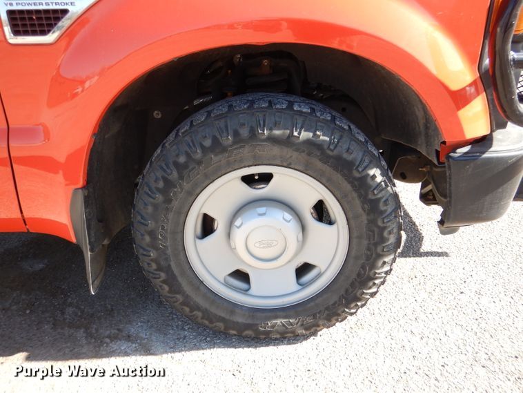 image for item IE9679 2008 Ford F250 Super Duty  utility bed pickup truck