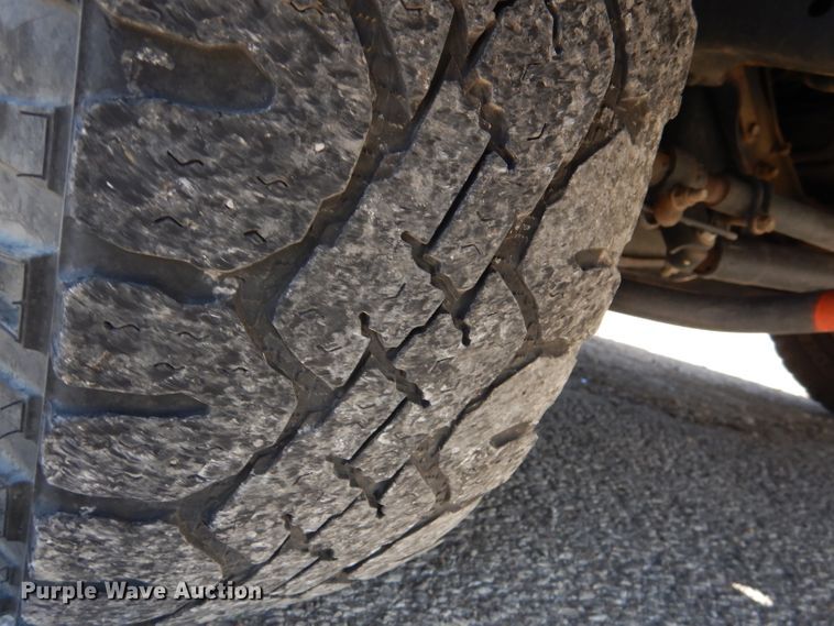 image for item IE9679 2008 Ford F250 Super Duty  utility bed pickup truck