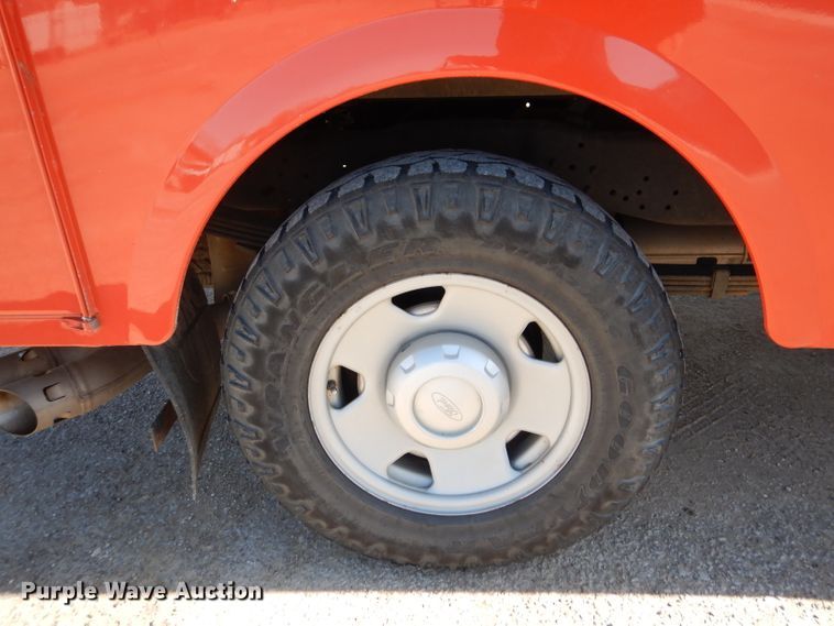 image for item IE9679 2008 Ford F250 Super Duty  utility bed pickup truck