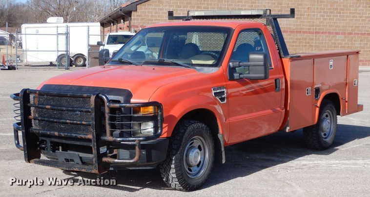 image for item IE9680 2010 Ford F250 Super Duty XL  utility bed pickup truck