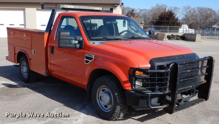 image for item IE9680 2010 Ford F250 Super Duty XL  utility bed pickup truck