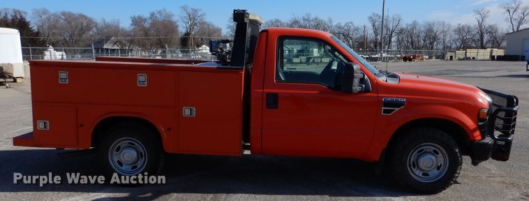 image for item IE9680 2010 Ford F250 Super Duty XL  utility bed pickup truck