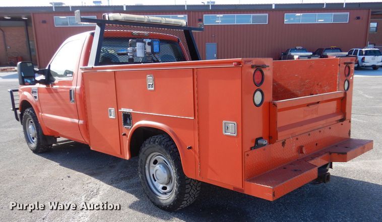 image for item IE9680 2010 Ford F250 Super Duty XL  utility bed pickup truck