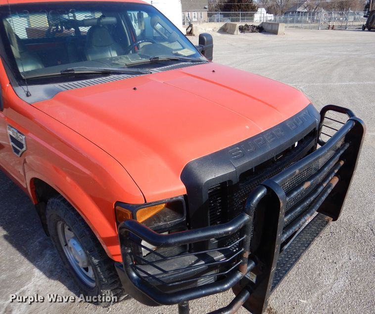 image for item IE9680 2010 Ford F250 Super Duty XL  utility bed pickup truck