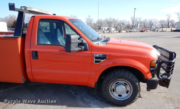 image for item IE9680 2010 Ford F250 Super Duty XL  utility bed pickup truck