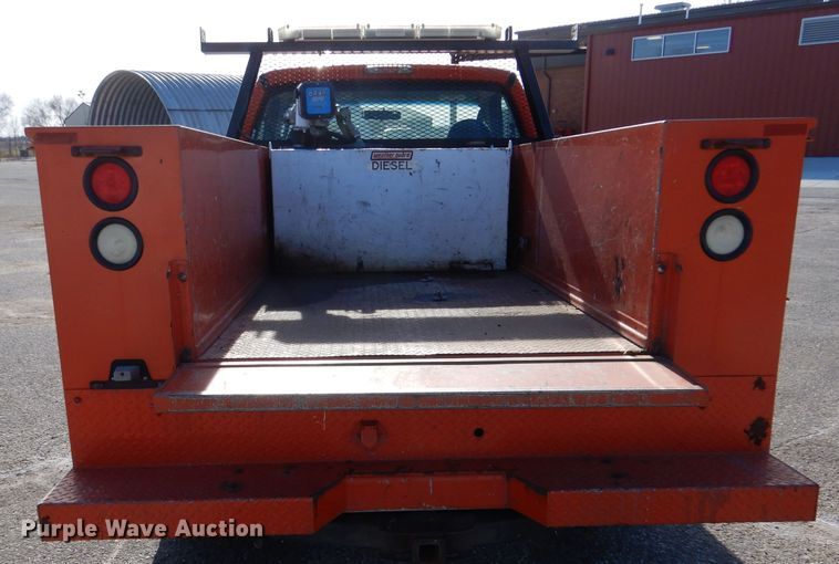 image for item IE9680 2010 Ford F250 Super Duty XL  utility bed pickup truck