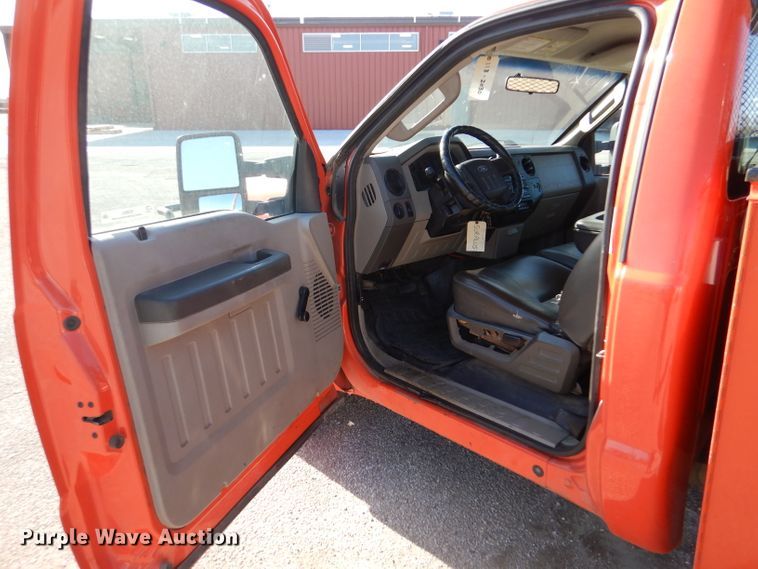 image for item IE9680 2010 Ford F250 Super Duty XL  utility bed pickup truck