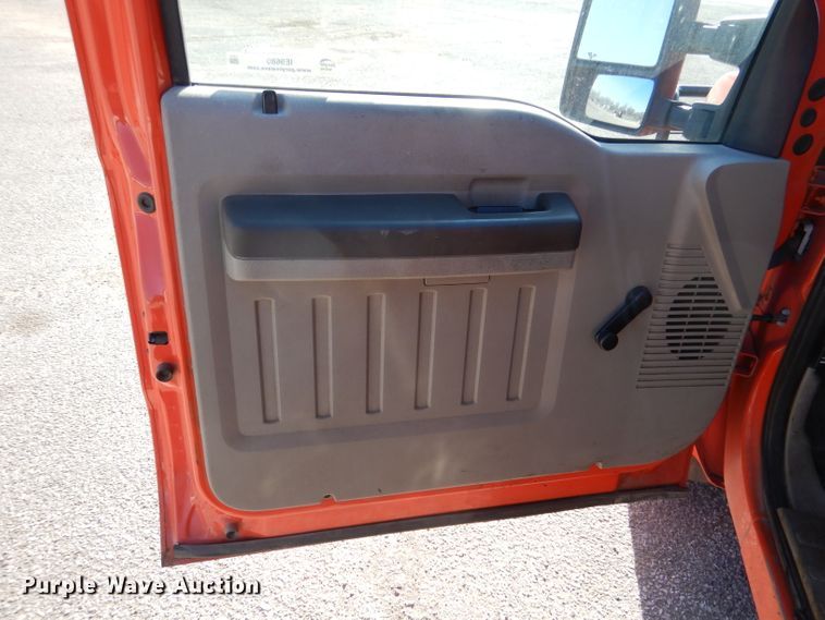 image for item IE9680 2010 Ford F250 Super Duty XL  utility bed pickup truck