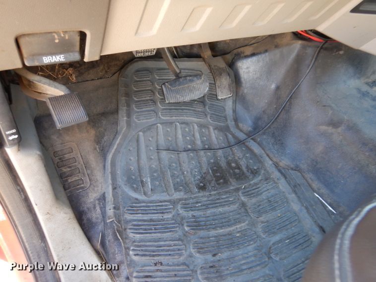 image for item IE9680 2010 Ford F250 Super Duty XL  utility bed pickup truck