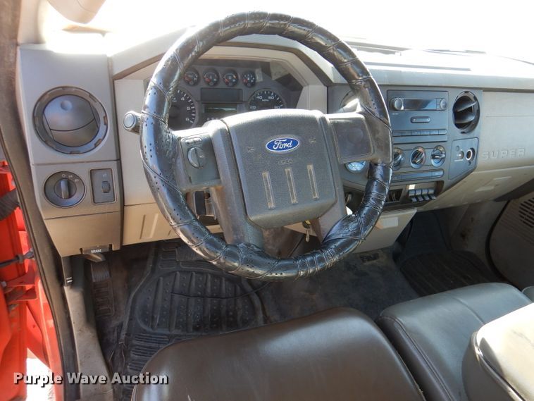 image for item IE9680 2010 Ford F250 Super Duty XL  utility bed pickup truck