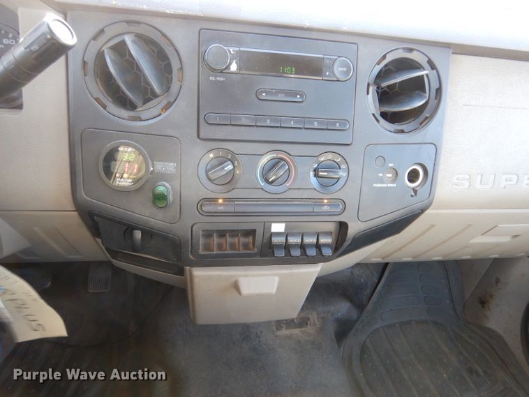 image for item IE9680 2010 Ford F250 Super Duty XL  utility bed pickup truck