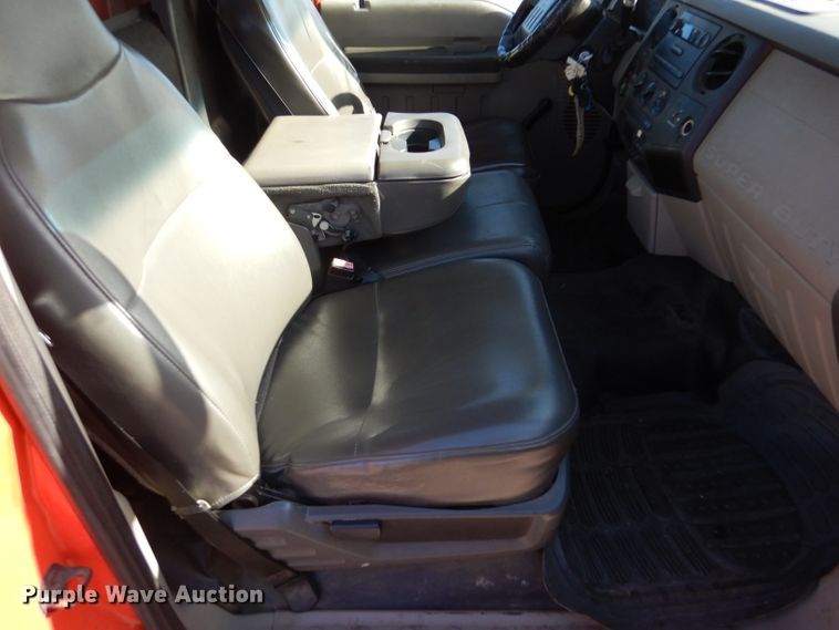 image for item IE9680 2010 Ford F250 Super Duty XL  utility bed pickup truck