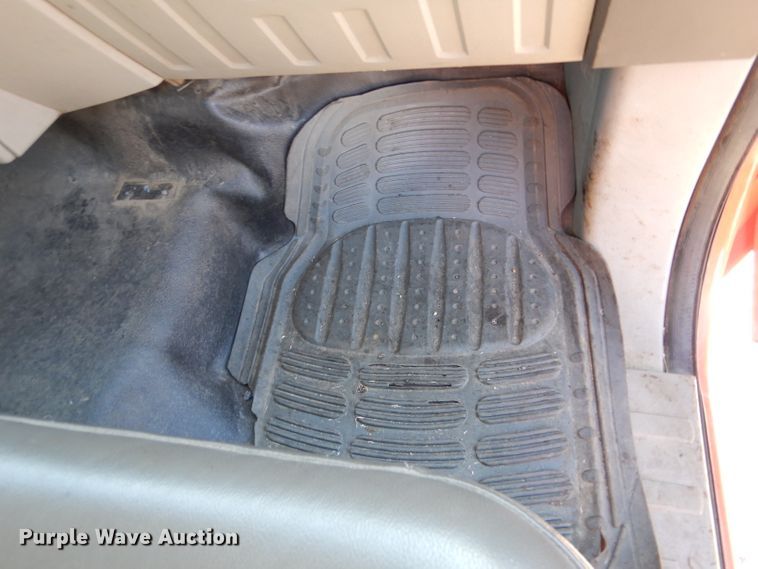 image for item IE9680 2010 Ford F250 Super Duty XL  utility bed pickup truck