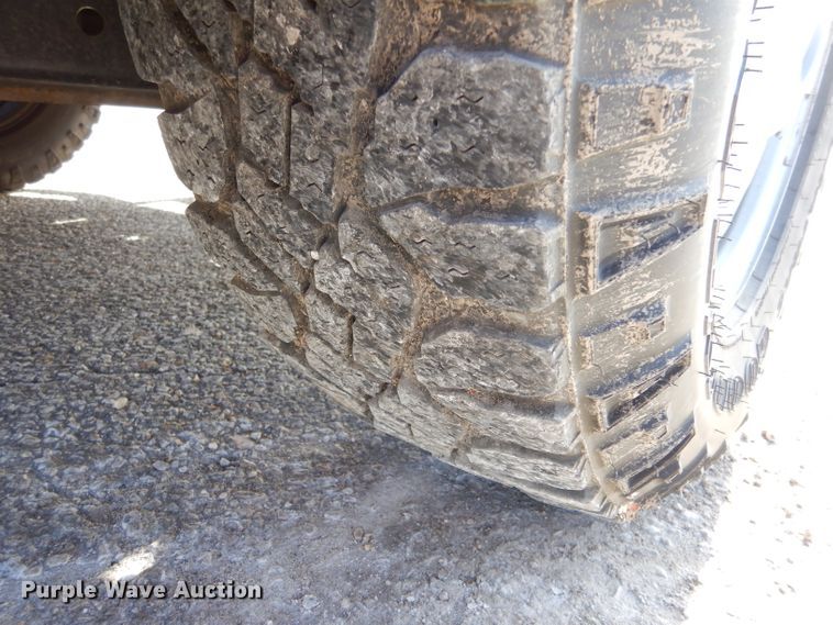 image for item IE9680 2010 Ford F250 Super Duty XL  utility bed pickup truck